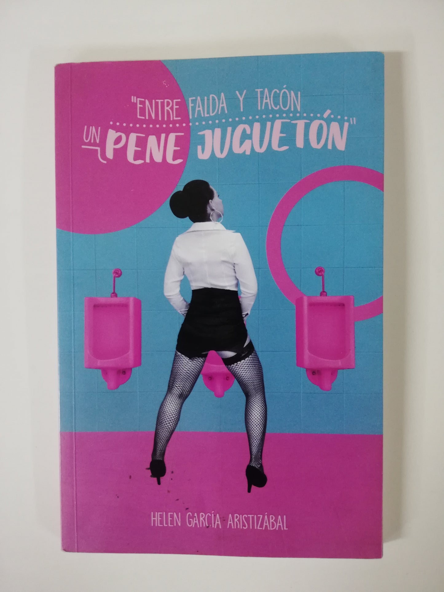 ENTRE FALDA Y TACÓN UN PENE JUGUETÓN - HELEN GARCIA ARISTIZABAL
