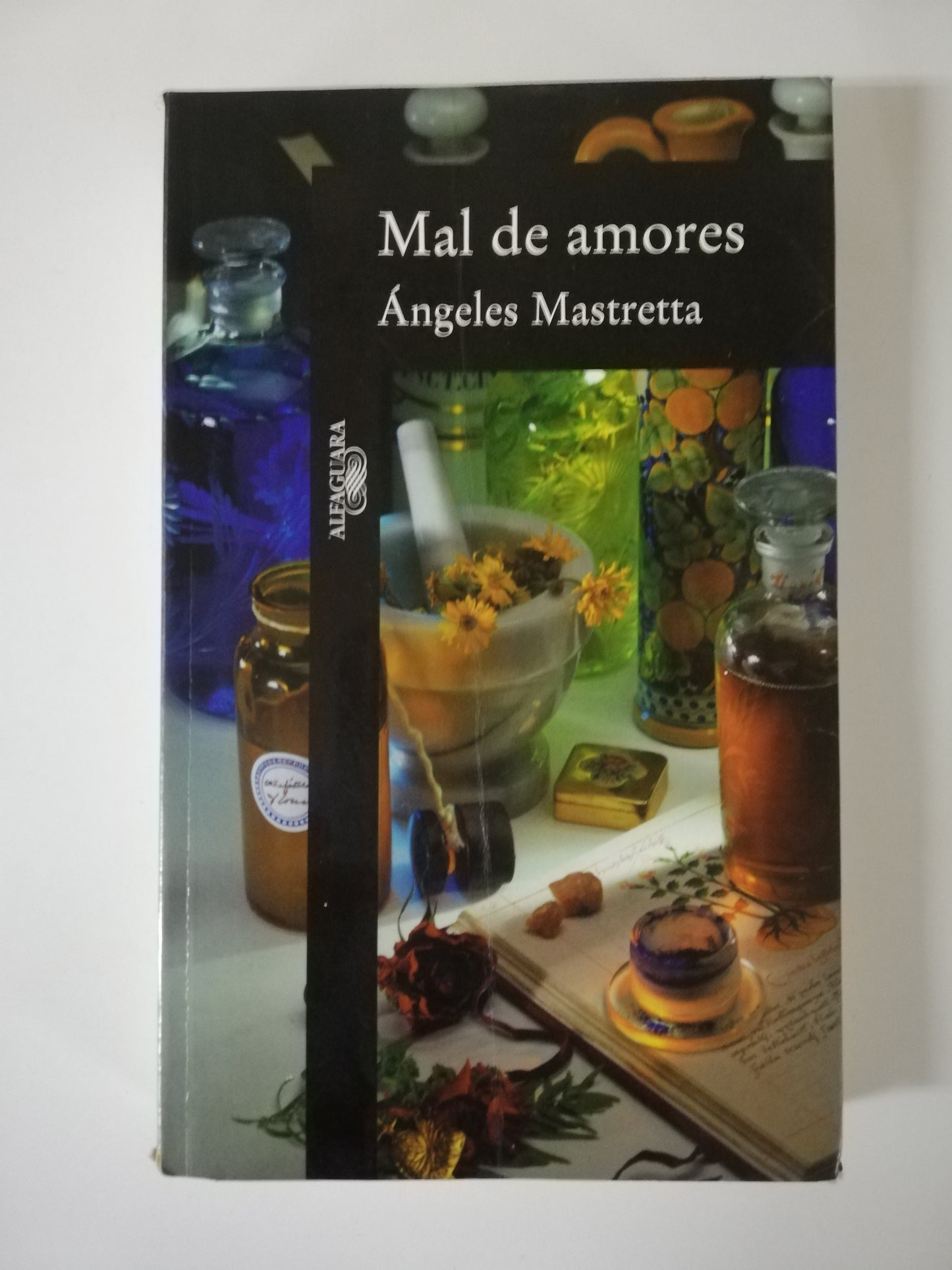 MAL DE AMORES - ANGELES MASTRETTA