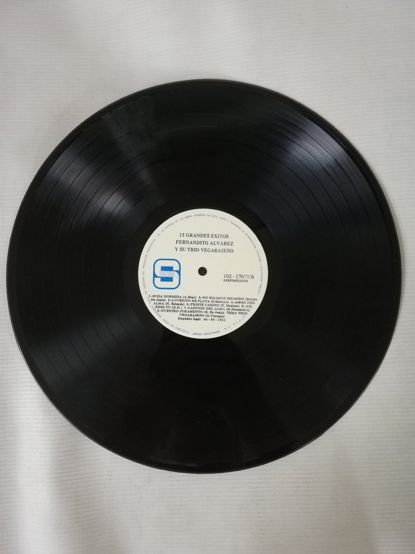 LP FERNANDITO ALVAREZ Y SU TRIO VEGABAJEÑO - 15 GRANDES EXITOS