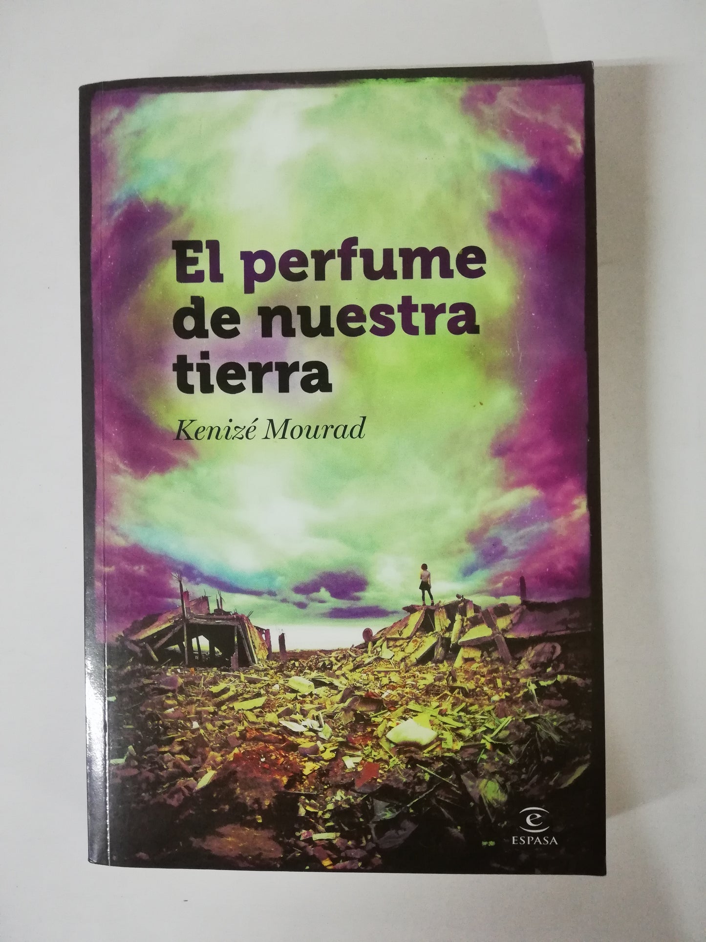 EL PERFUME DE NUESTRA TIERRA - KENIZÉ MOURAD