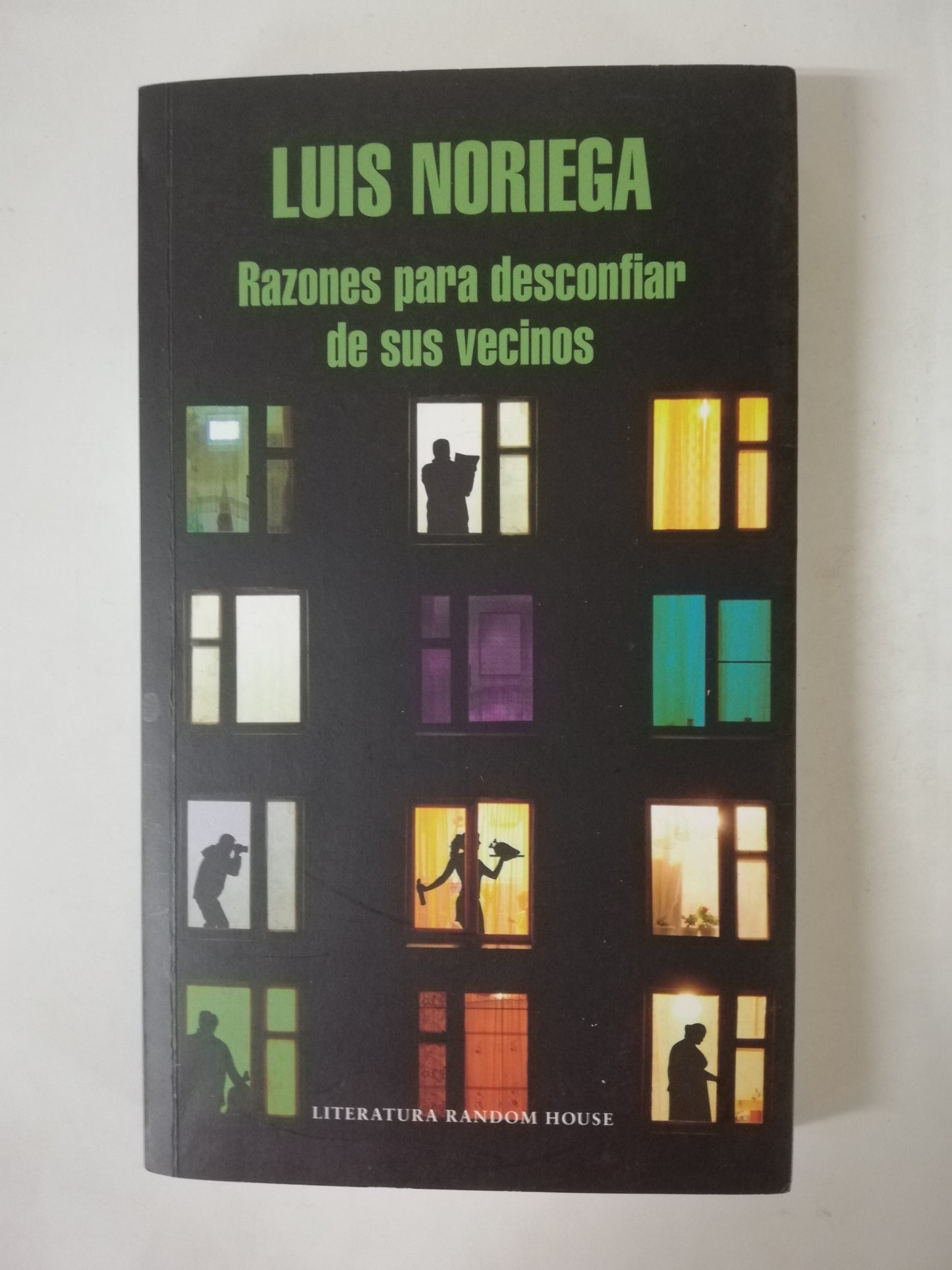 RAZONES PARA DESCONFIAR DE SUS VECINOS - LUIS NOGUERA
