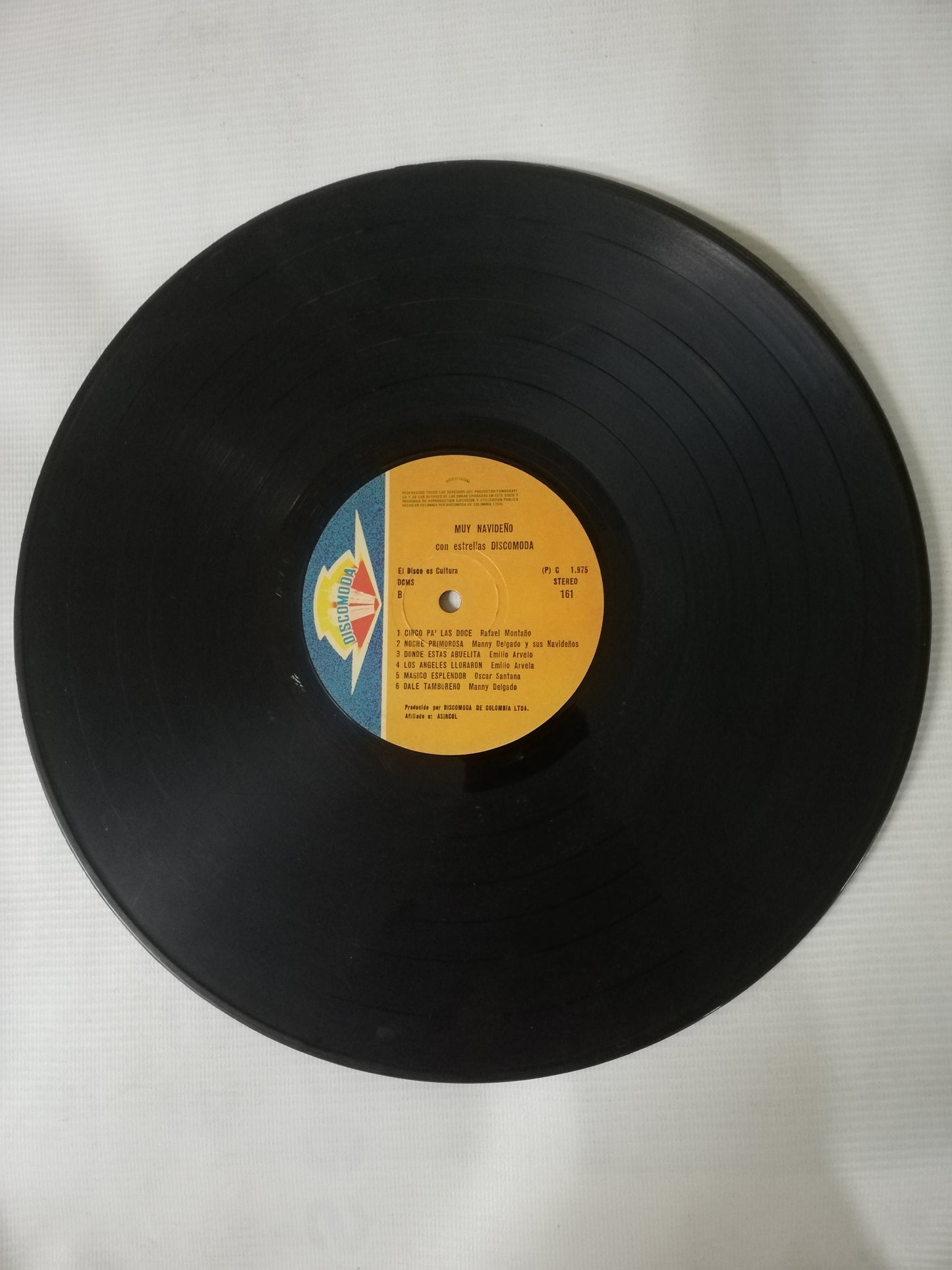 LP MUY NAVIDEÑO CON ESTRELLAS DISCOMODA