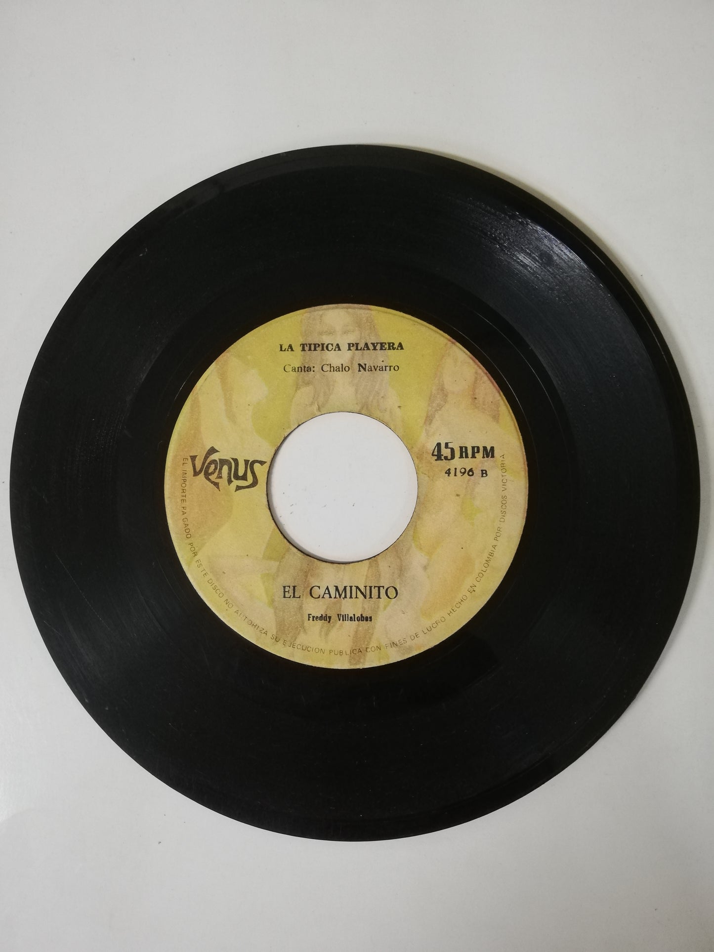 VINILO LA TIPICA PLAYERA - LA PULGA Y EL PIOJO / EL CAMINITO