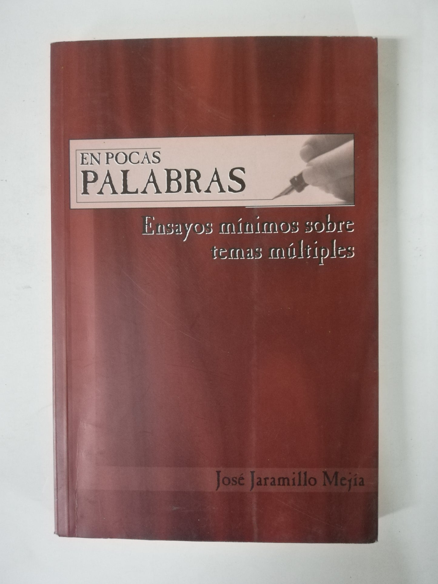 EN POCAS PALABRAS: ENSAYOS MÍNIMOS SOBRE TEMAS MULTIPLES - JOSÉ JARAMILLO MEJIA