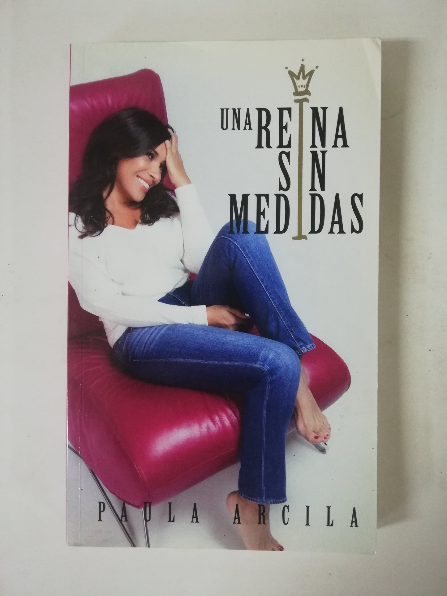 UNA REINA SIN MEDIDAS - PAULA ARCILA