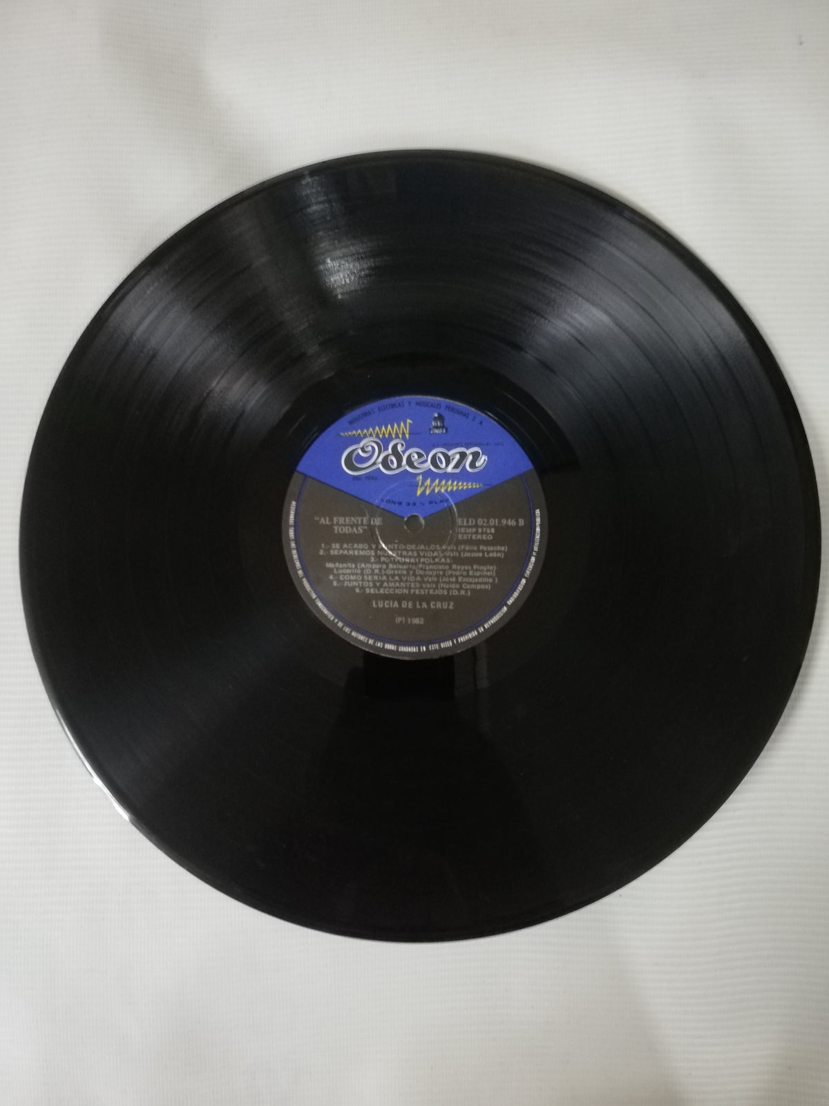 LP LUCIA DE LA CRUZ - "AL FRENTE DE TODAS"