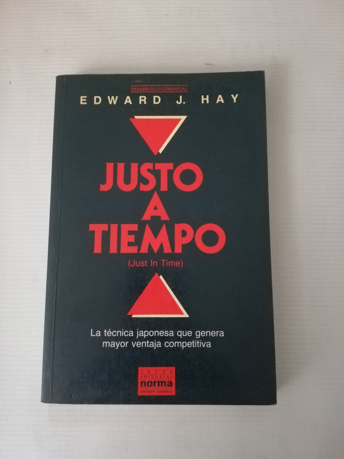 JUSTO A TIEMPO - EDWARD J. HAY