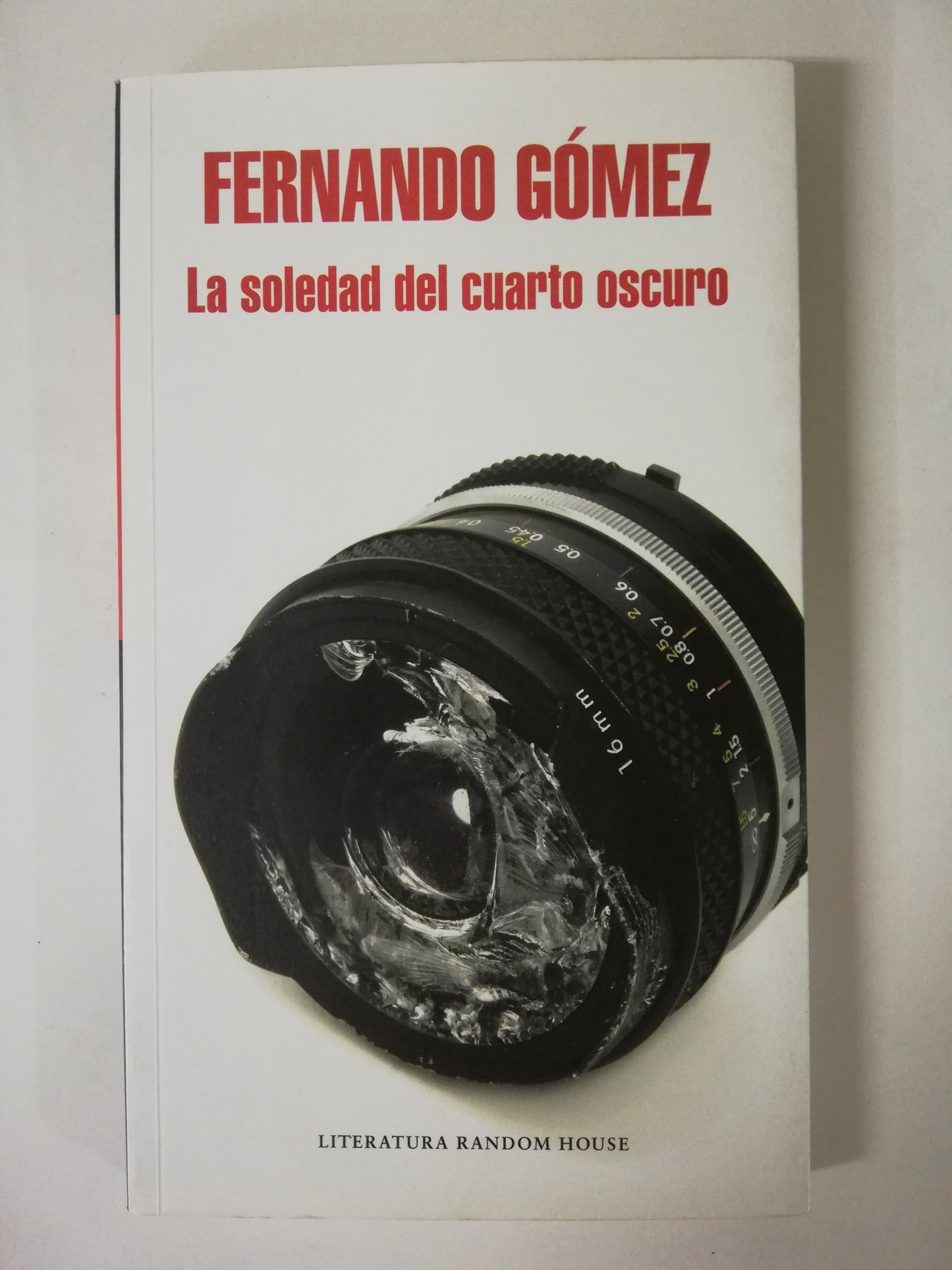 LA SOLEDAD DEL CUARTO OSCURO - FERNANDO GOMEZ