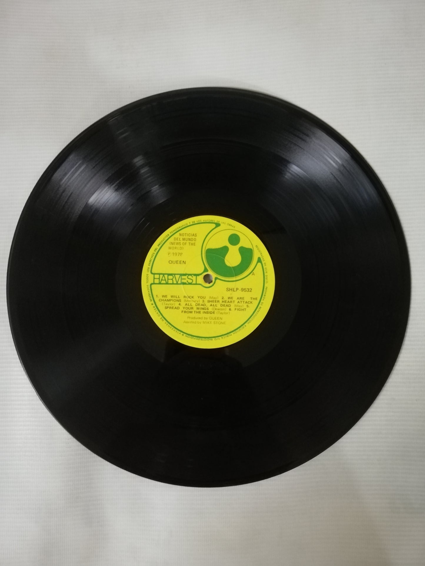 LP QUEEN - NEWS OF THE WORLD