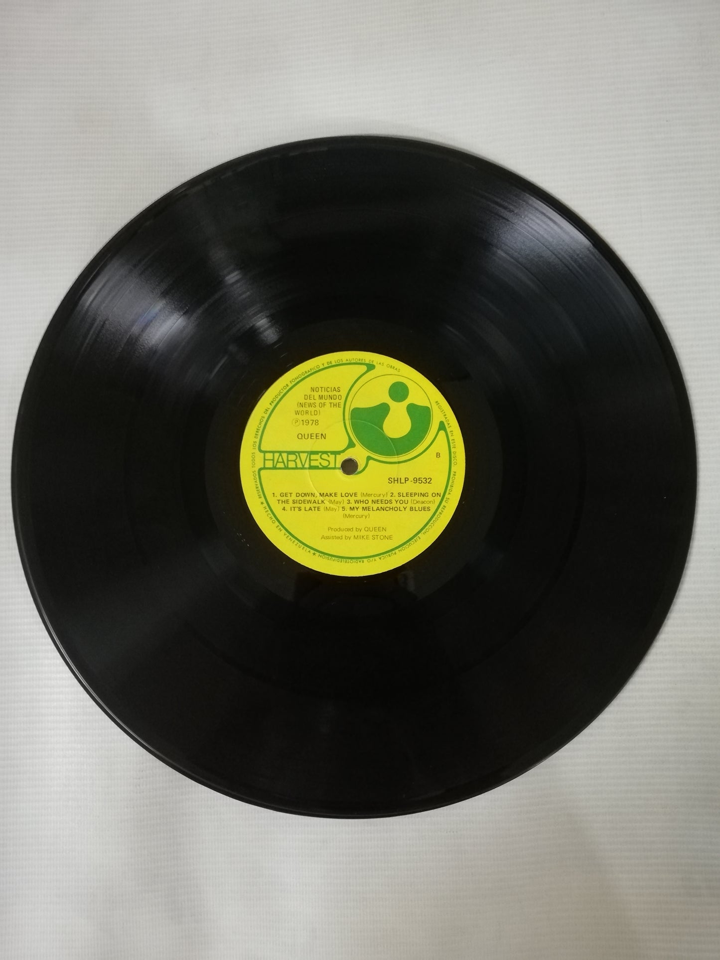 LP QUEEN - NEWS OF THE WORLD
