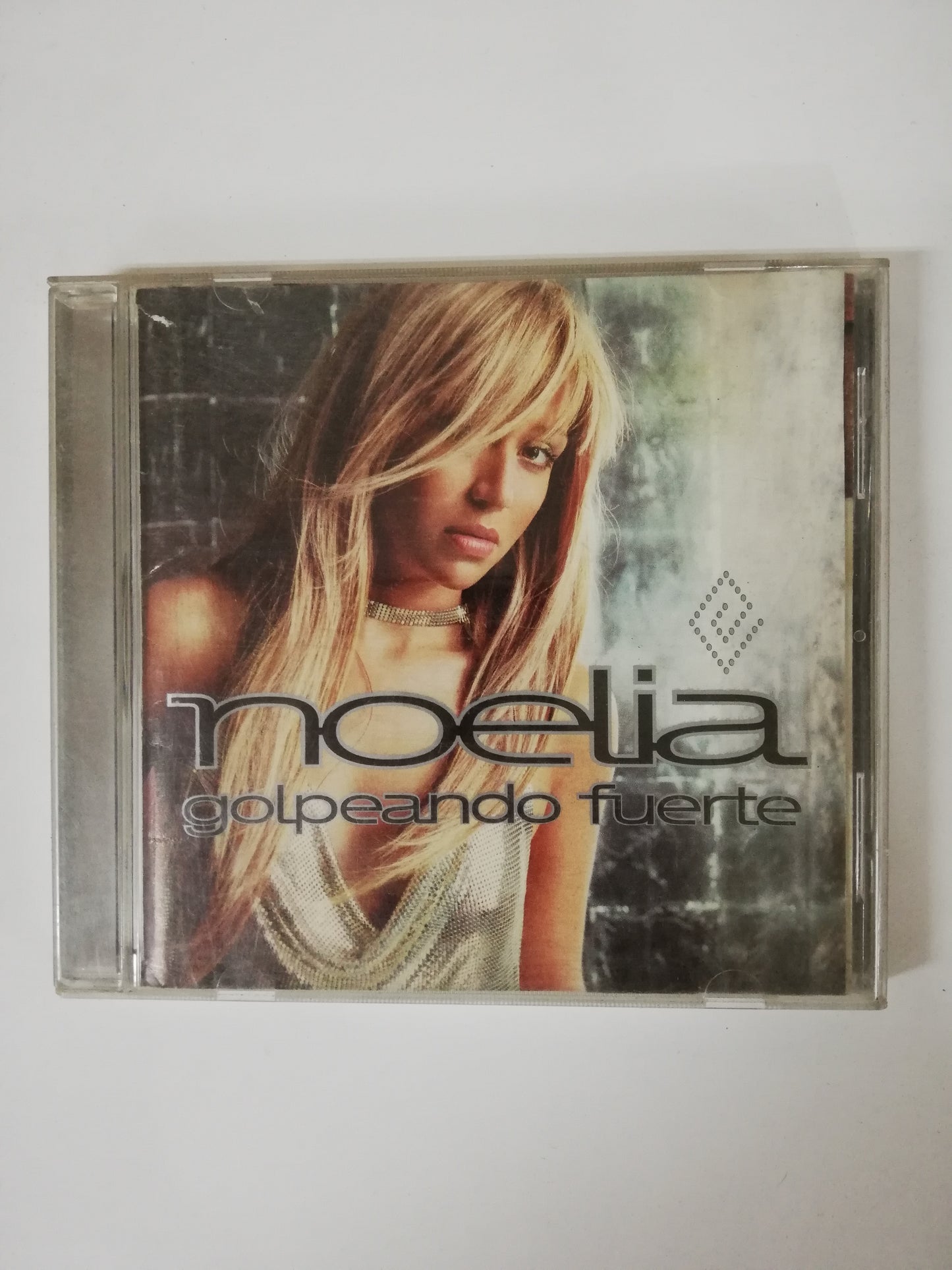 CD NOELIA - GOLPEANDO FUERTE