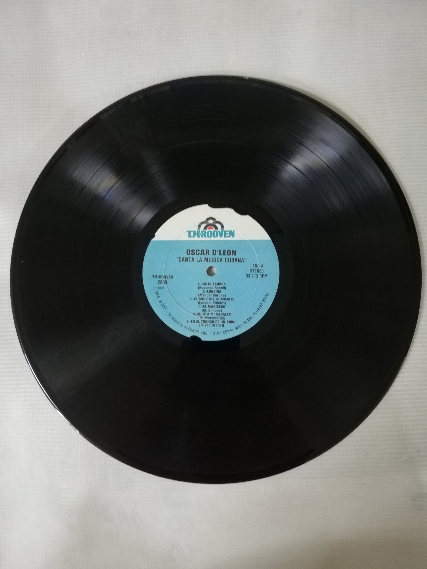 LP OSCAR DE LEÓN - CANTA LA MÚSICA CUBANA