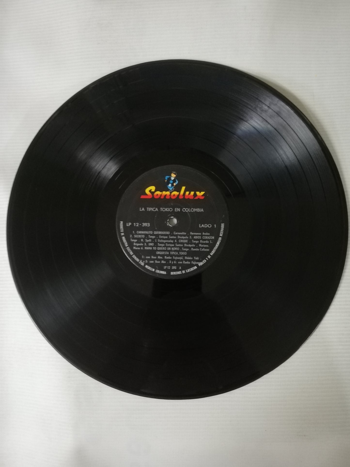 LP LA TIPICA TOKIO EN COLOMBIA - CANTAN: IKUO ABO Y RANKO FUJISAWA