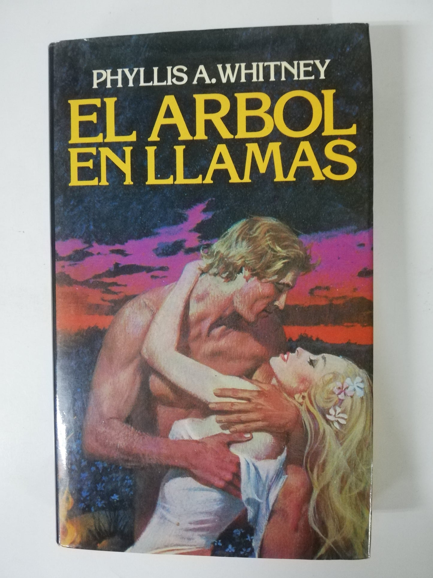 EL ARBOL EN LLAMAS - PHILLIS A. WHITNEY