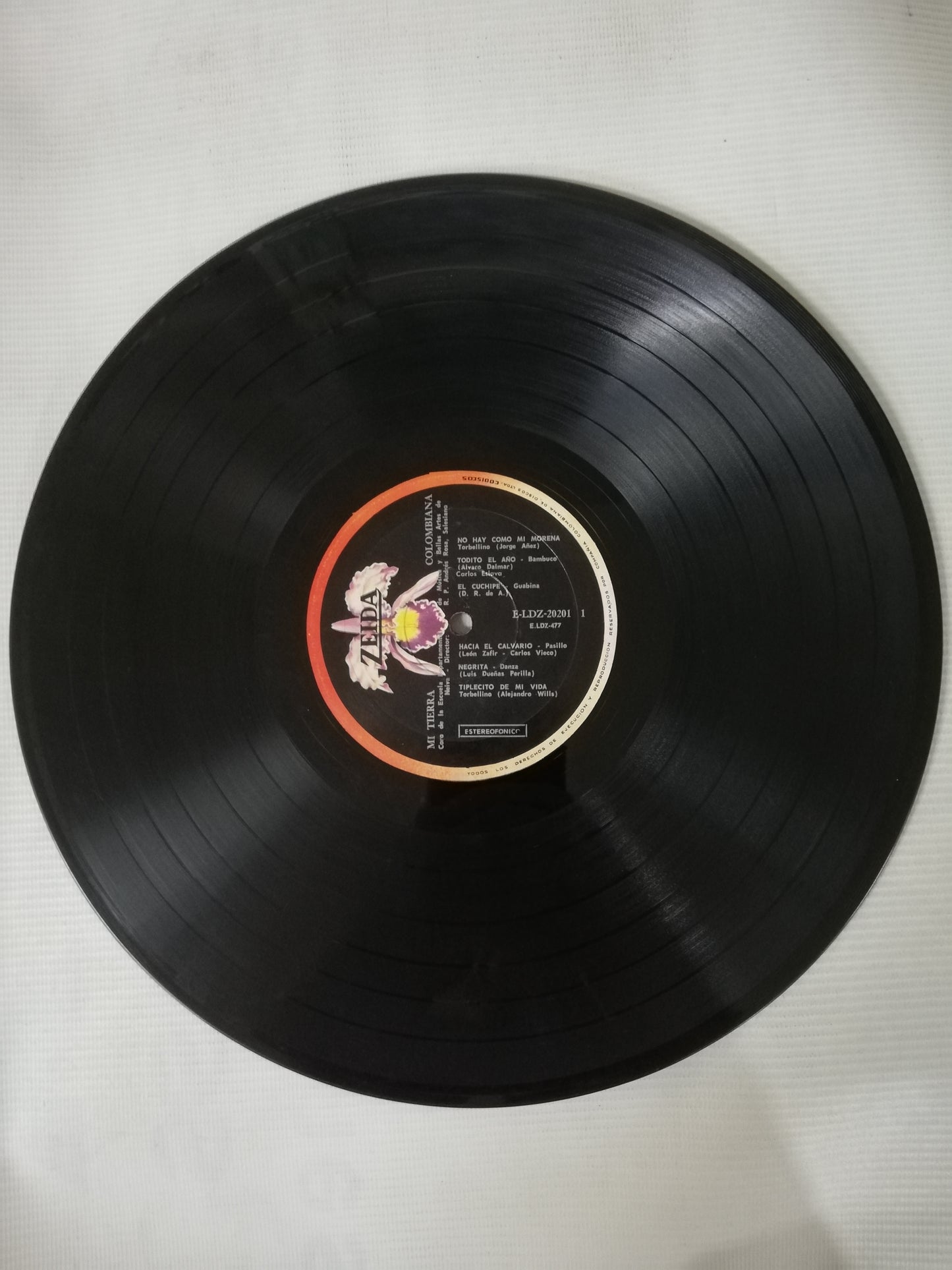 LP CORO DE LA ESCUELA DEPARTAMENTAL DE MÚSICA Y BELLAS ARTES DE NEIVA - MI TIERRA COLOMBIANA