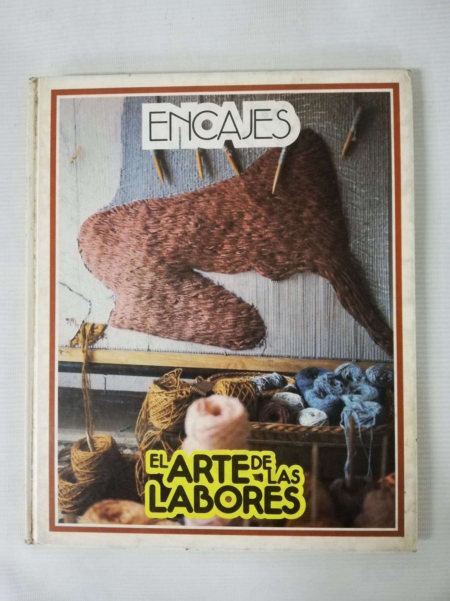 ENCAJES - EL ARTE DE LAS LABORES