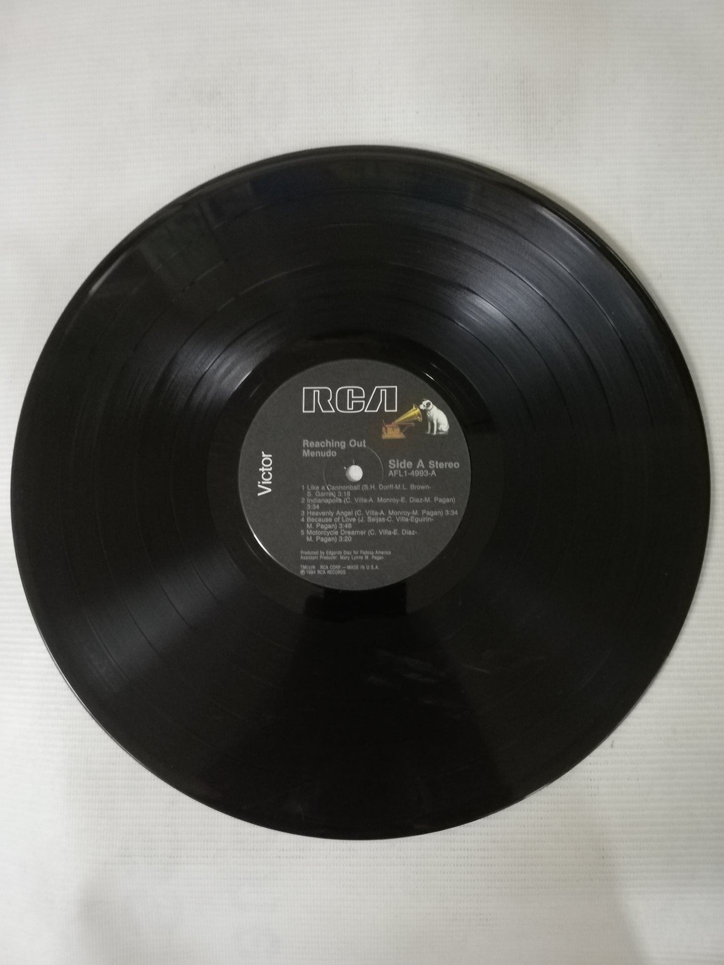 LP MENUDO - REACHING OUT