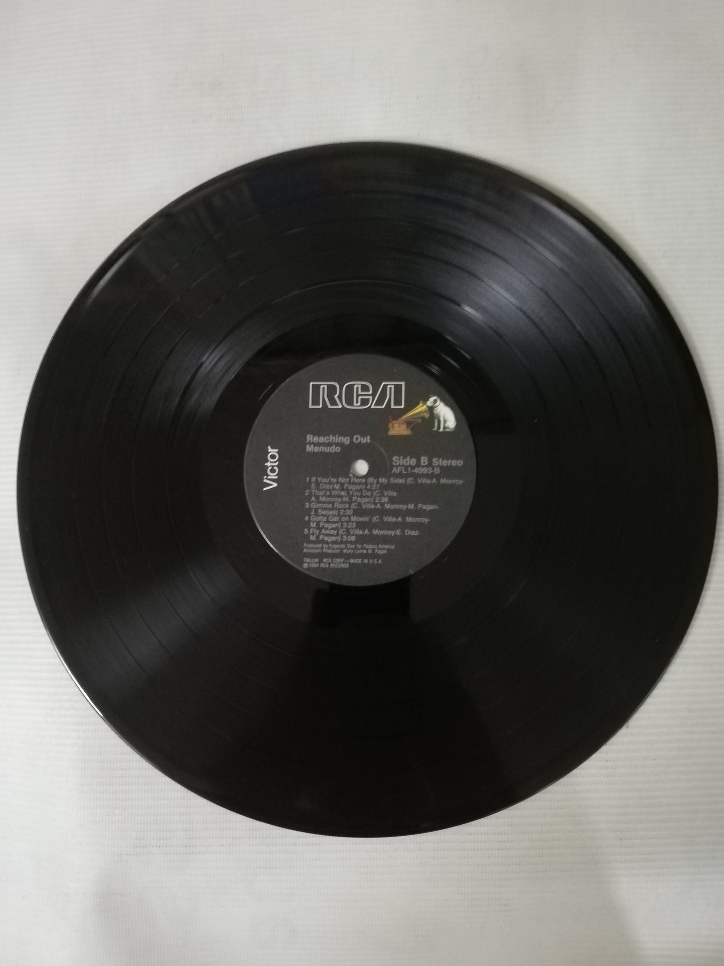 LP MENUDO - REACHING OUT