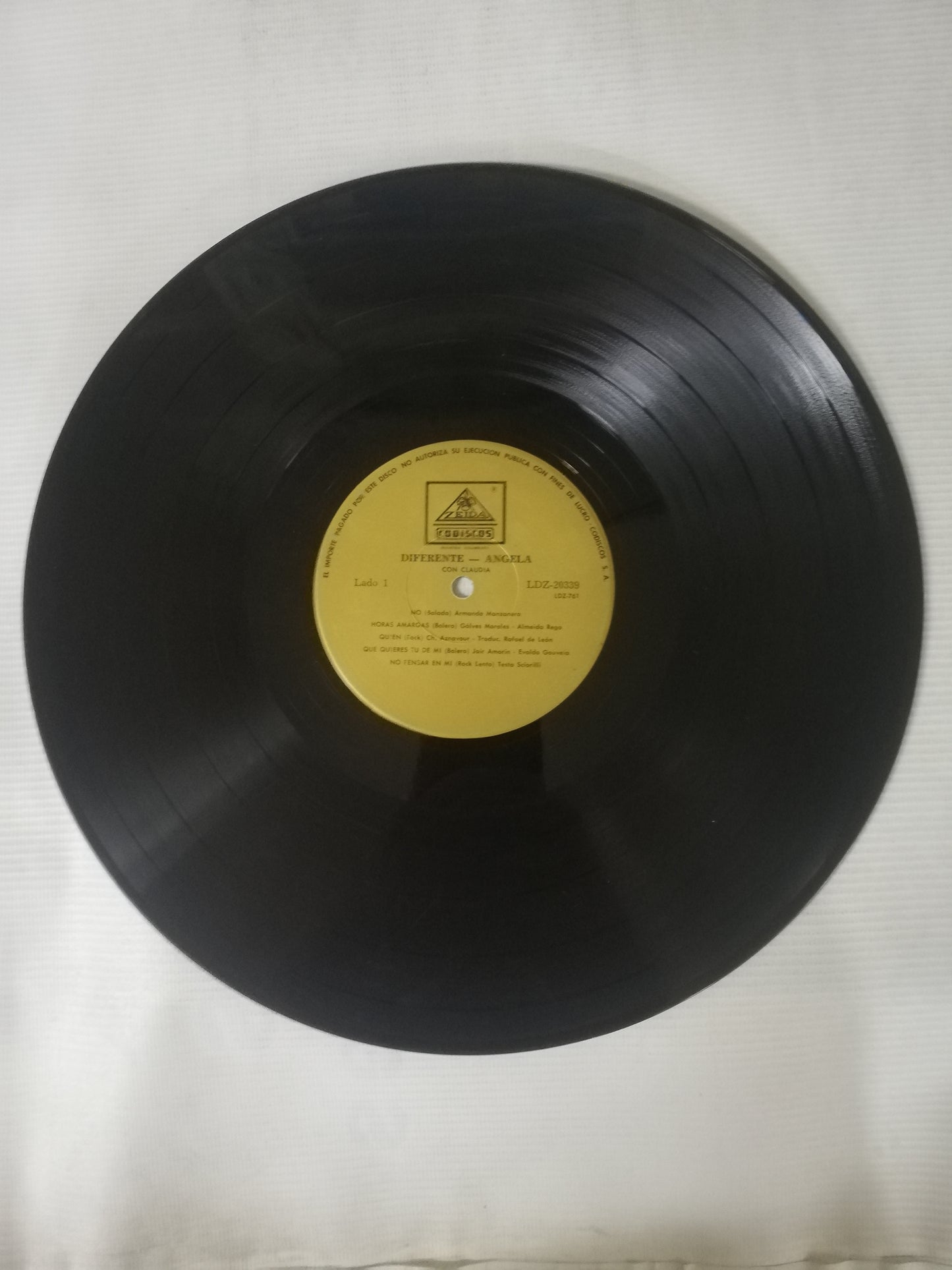 LP ANGELA CON CLAUDIA - DIFERENTE