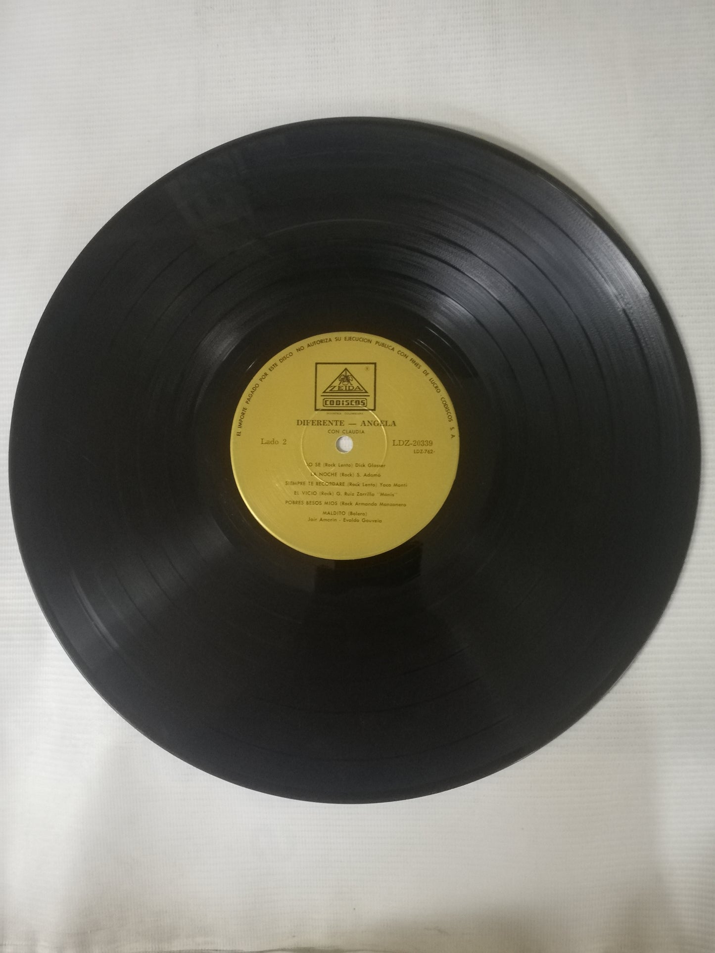 LP ANGELA CON CLAUDIA - DIFERENTE