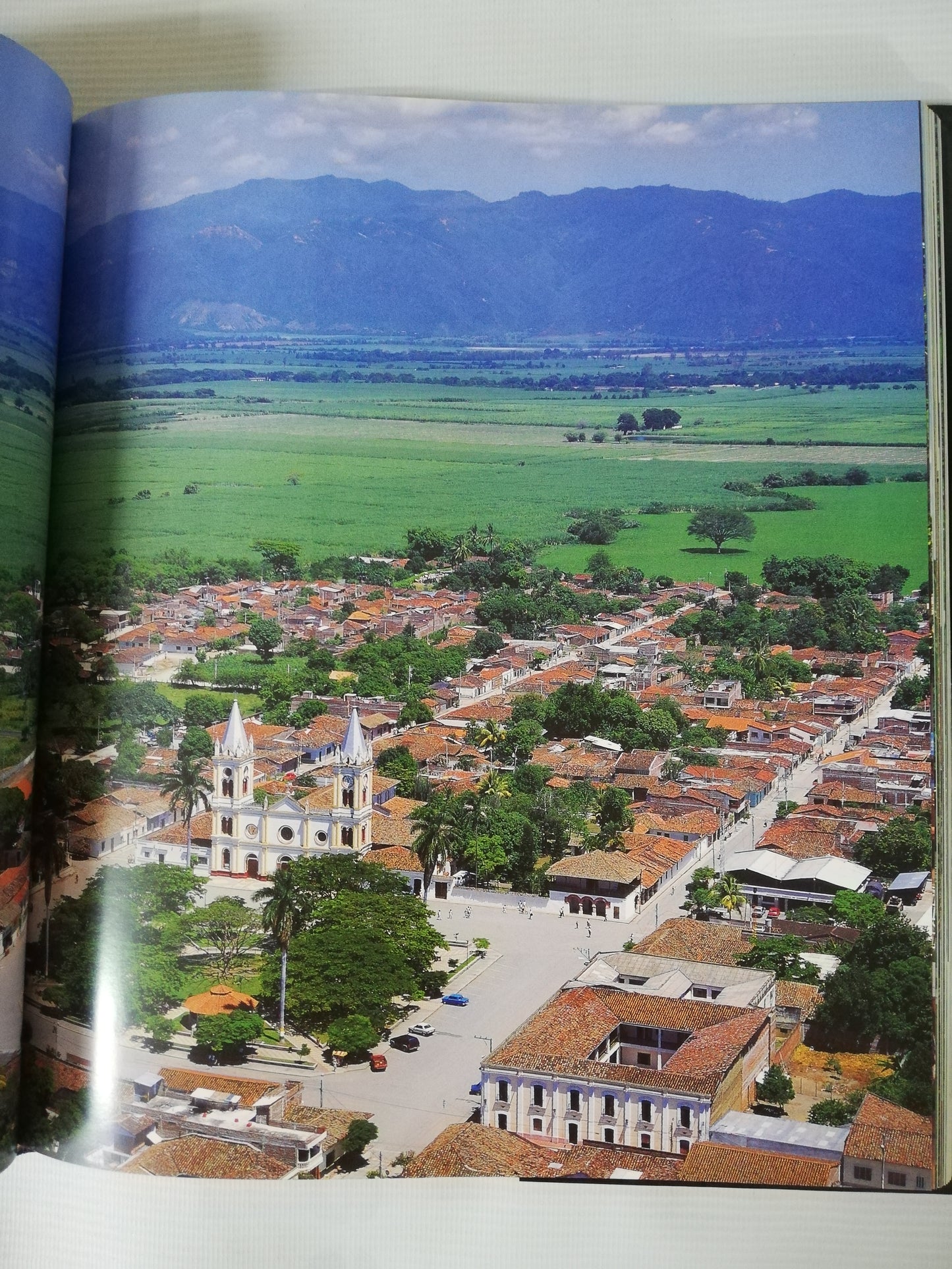 ASÍ ES EL VALLE DEL CAUCA - THIS IS EL VALLE DEL CAUCA