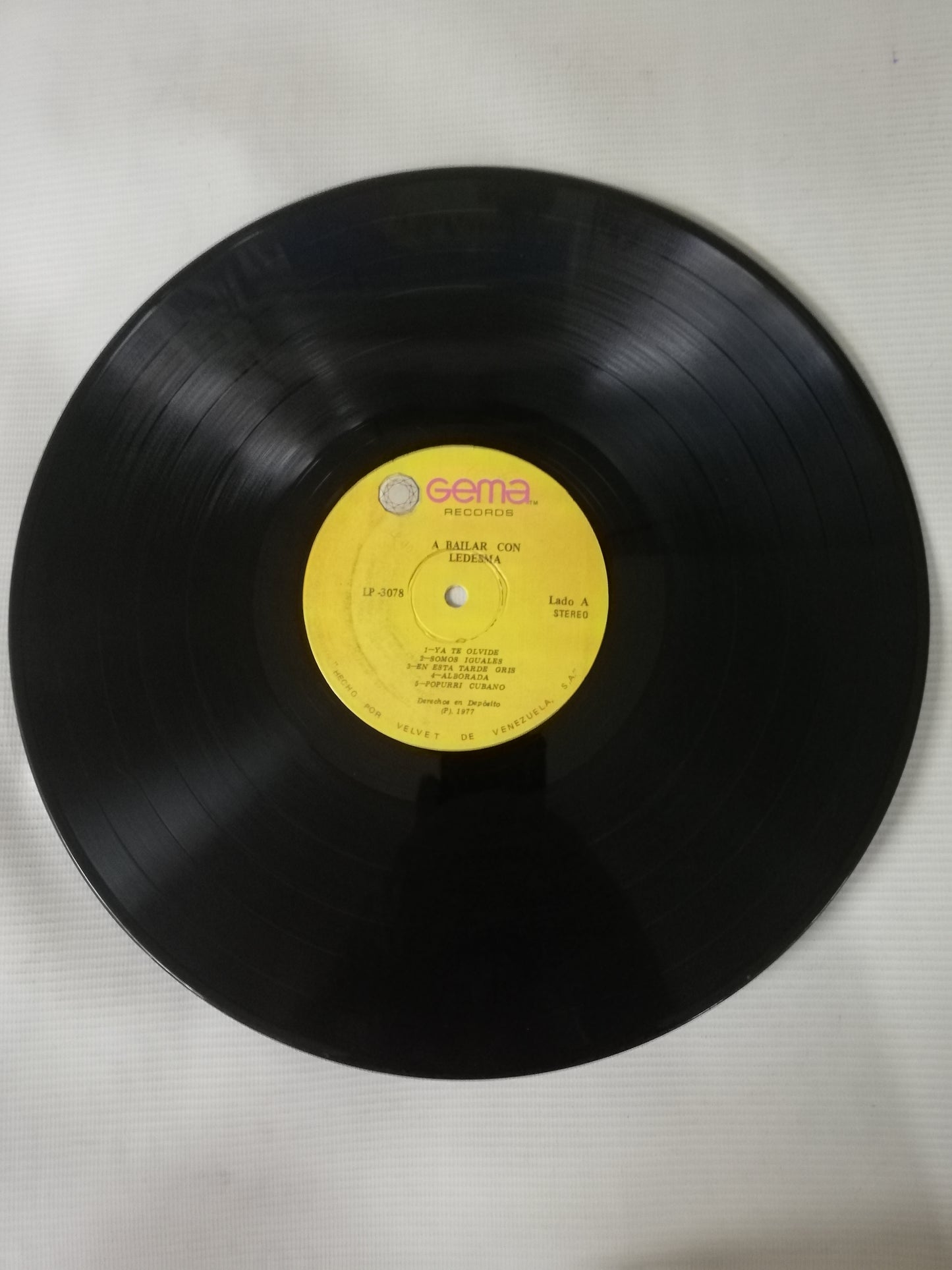 LP ROBERTO LEDESMA - A BAILAR CON LEDESMA, ARREGLOS Y DIRECCIÓN: RENÉ HERNANDEZ