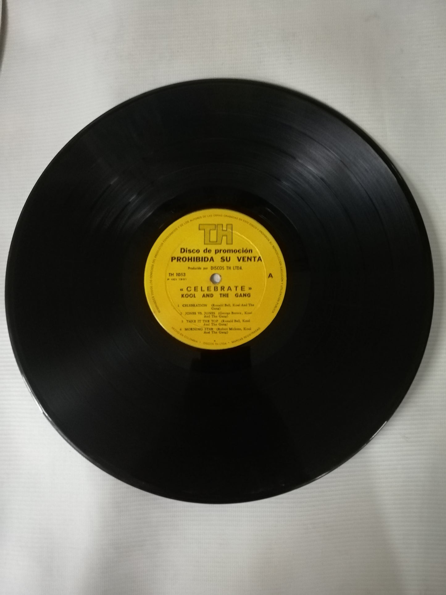 LP KOOL & THE GANG - CELEBRATE
