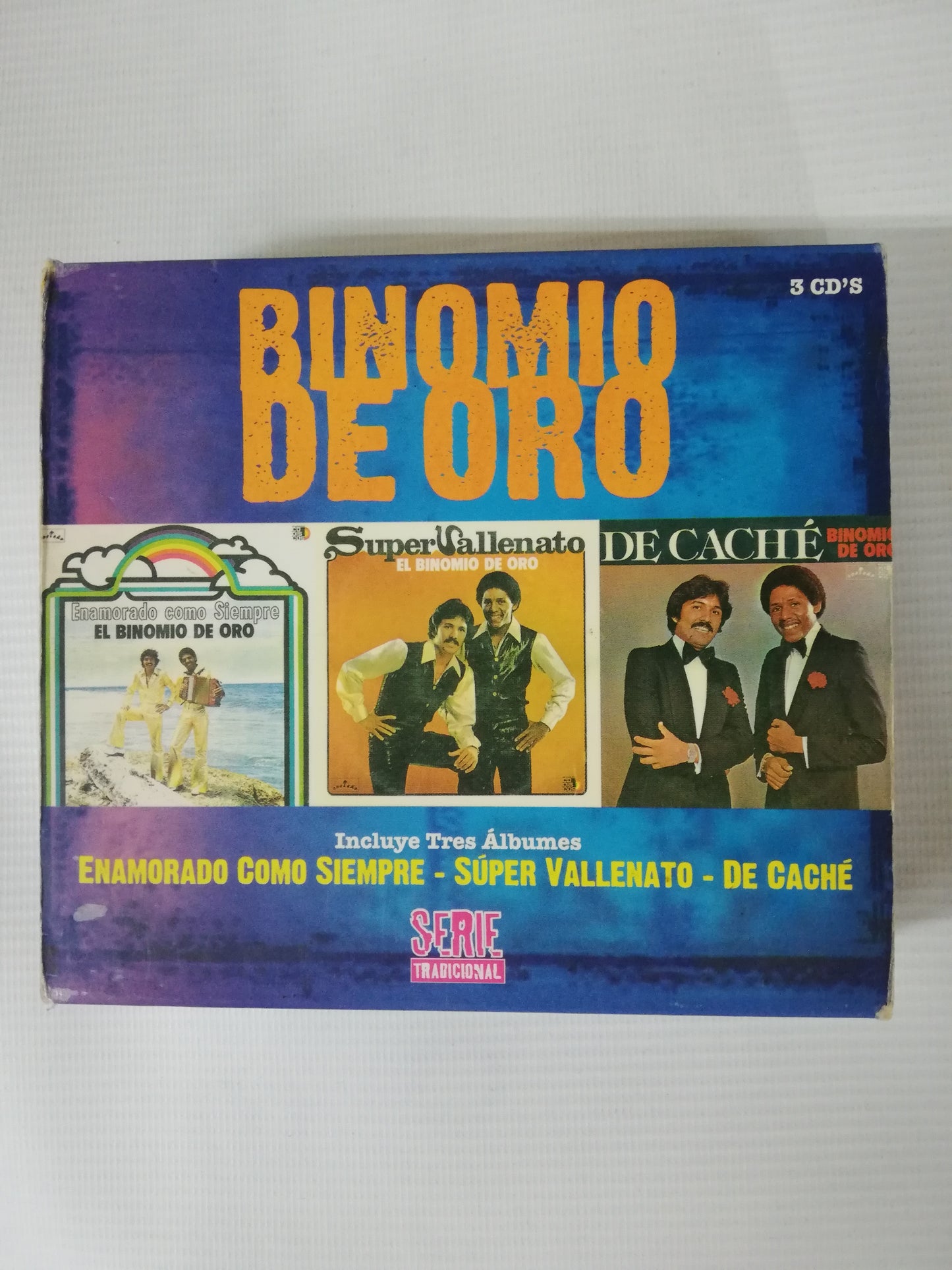 CD BINOMIO DE ORO - ENAMORADO COMO SIEMPRE / SUPER VALLENATO / DE CACHÉ - INCLUYE 3 ALBUMES
