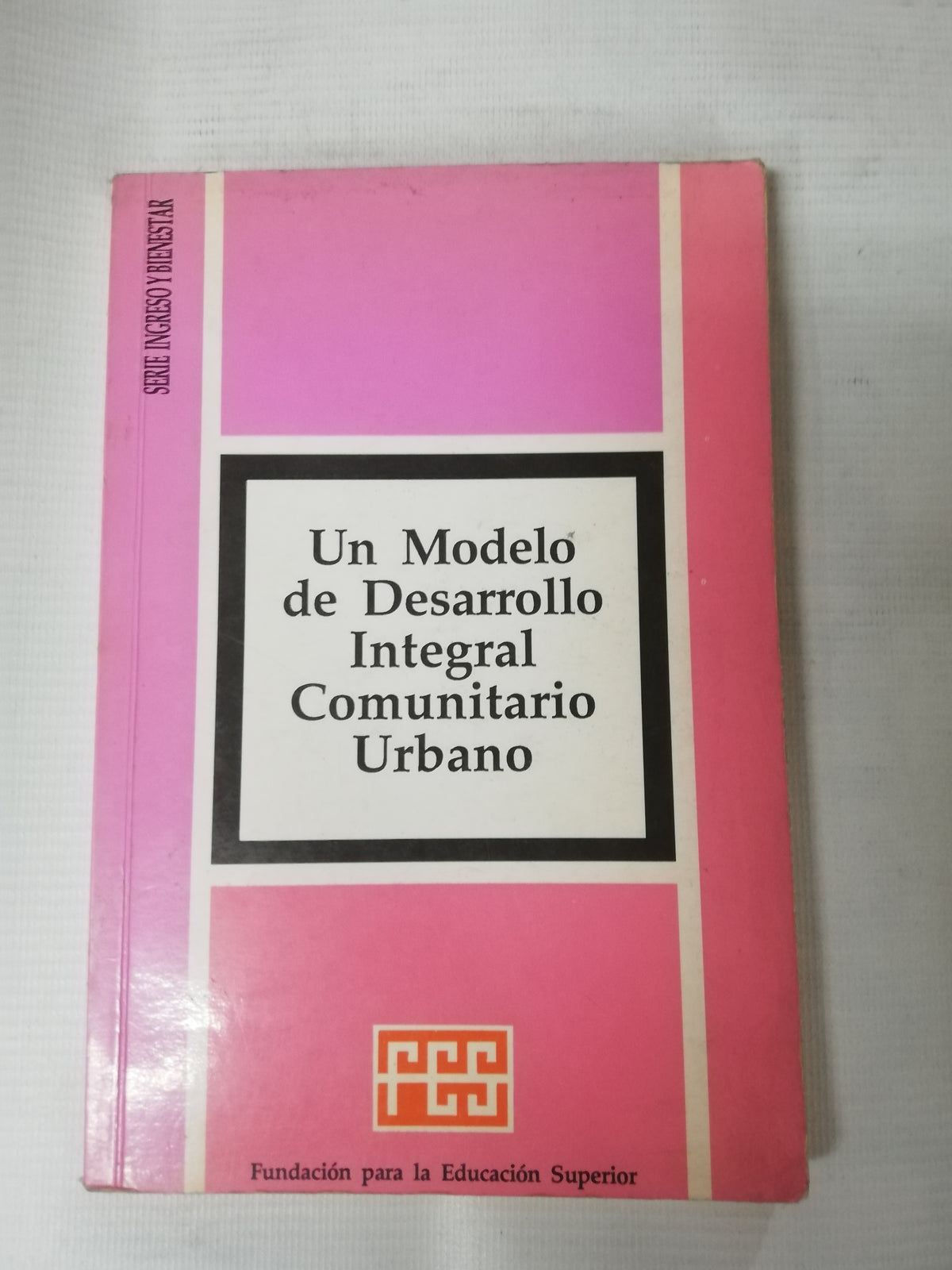 UN MODELO DE DESARROLLO INTREGRAL COMUNITARIO URBANO - MARIA DEL PILAR URIBE DE BERNAL, JESUS GLAY MEJIA NARANJO