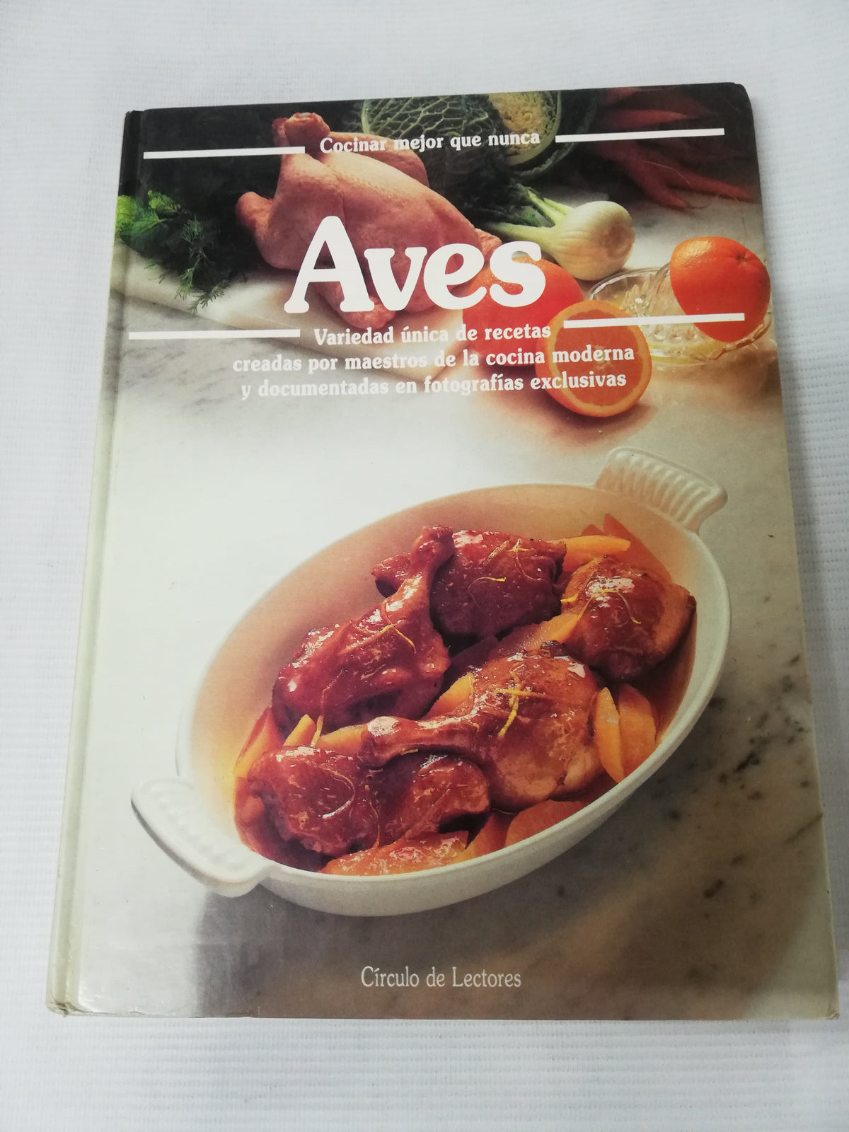 AVES - VARIEDADES UNICAS DE RECETAS CREADAS POR MAESTROS DE LA COCINA MODERNA Y DOCUMENTADAS EN FOTOGRAFIAS EXCLUSIVAS