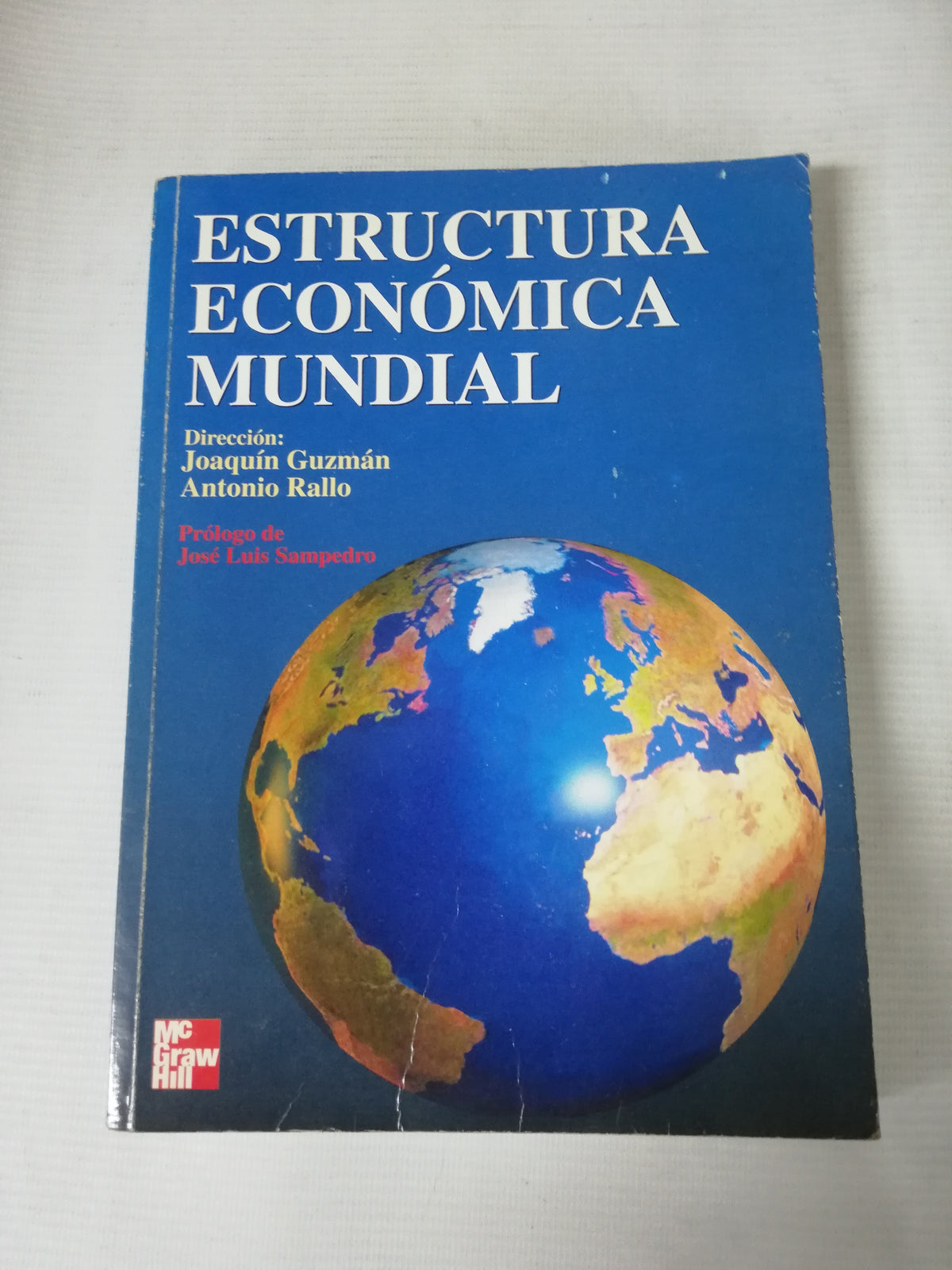Estructura económica mundial es un manual universitario publicado en 1998 por la editorial McGraw-Hill Interamericana y dirigido por los profesores y catedráticos españoles Joaquín J. Guzmán Cuevas y Antonio Rallo Romero