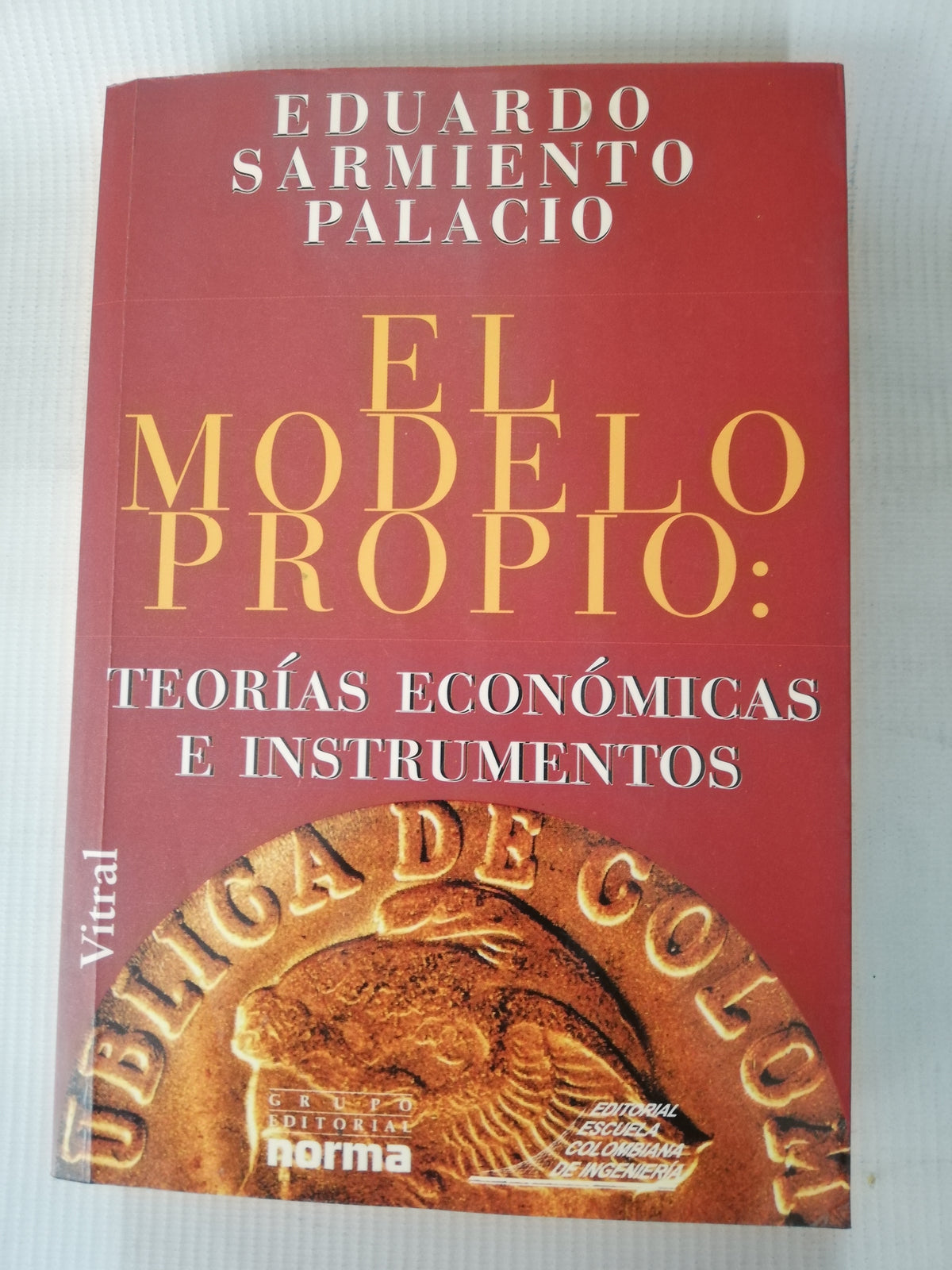 EL MODELO PROPIO: EDUARDO SARMIENTO PALACIO